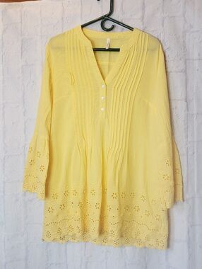 PASSPORTS Sunshine Yellow Eyelet Pintuck Tunic Top Large
